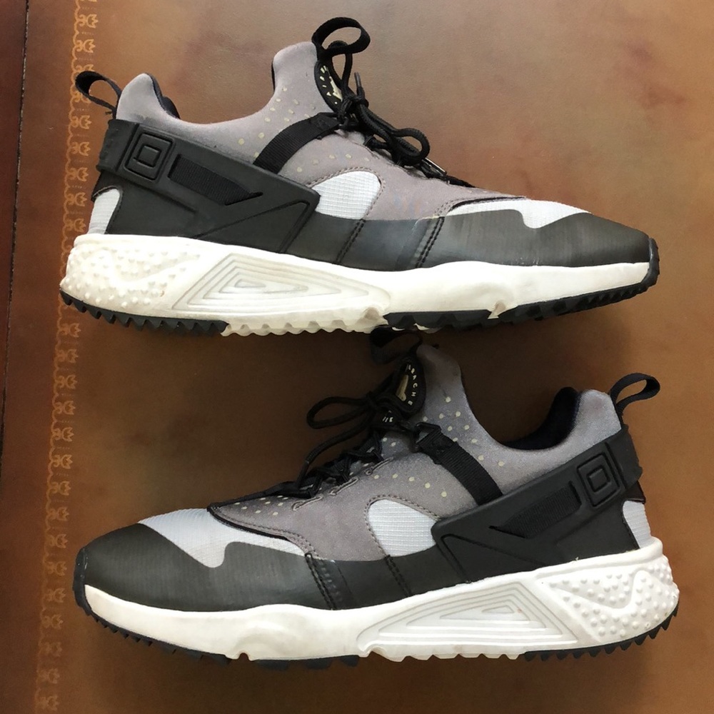 Nike Air Huarache trainer shoes wolf grey  size 10.5